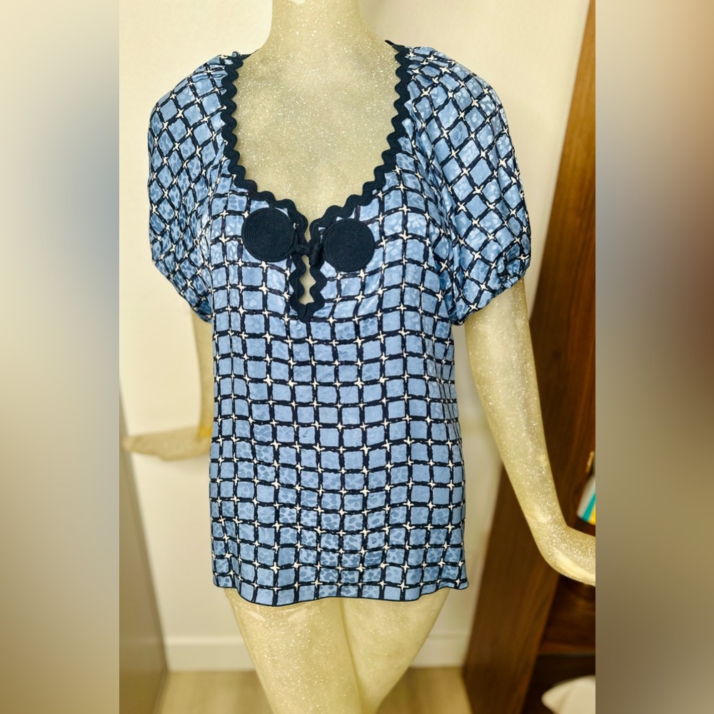 SILK Andrew GN Blue RicRac Square Patterned Short Sleeve Blouse. Size 38